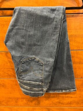 Levi's Dark Blue Boot-Cut Jeans with Contrast Stitching